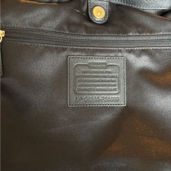 Coach SoHo G1380-F24686 Black Pebbled Leather 3-Compartment Hobo Bag in EUC - Picture 16 of 16